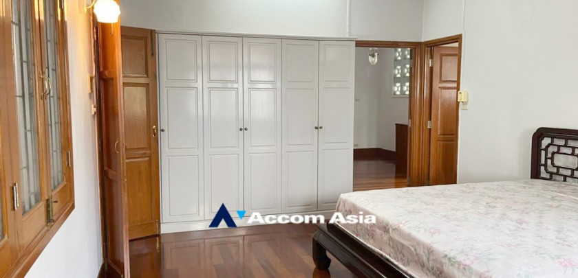 16  4 br House For Rent in Ploenchit ,Bangkok BTS Ratchadamri AA32055