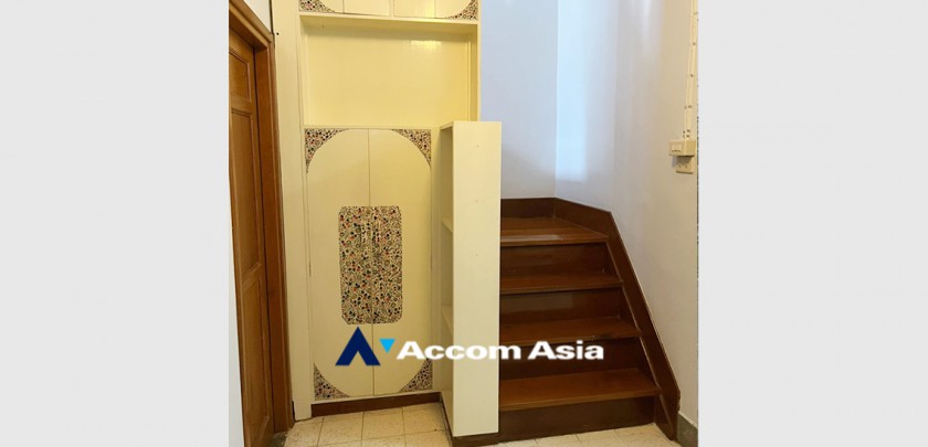 11  4 br House For Rent in Ploenchit ,Bangkok BTS Ratchadamri AA32055