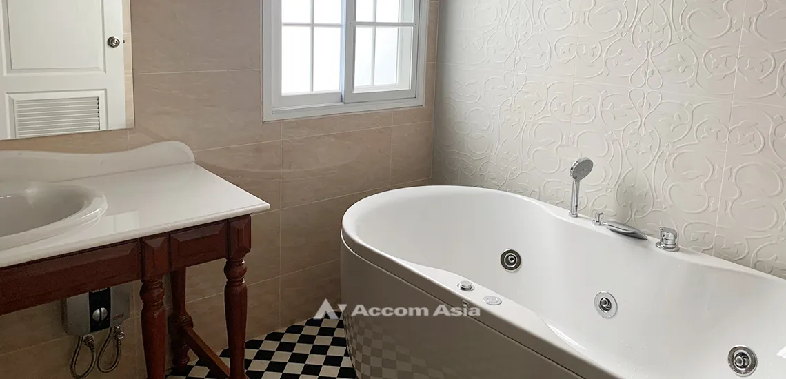 15  4 br House For Rent in Bang Na ,Bangkok  at Fantasia Villa 4 AA32058