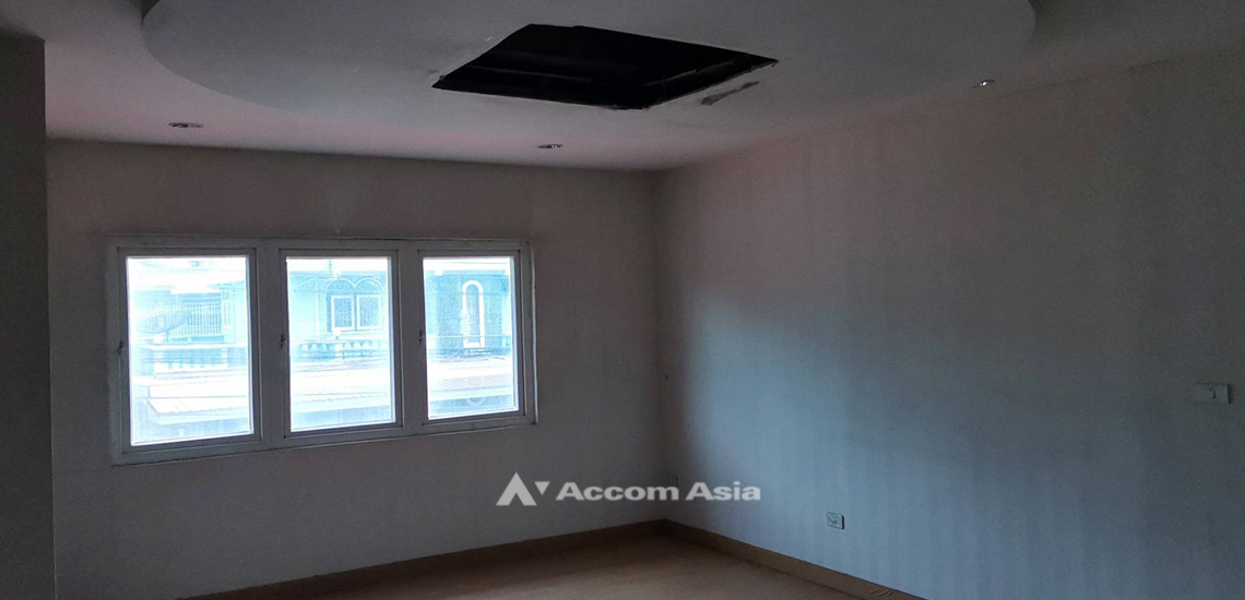 4  House For Rent in Ratchadaphisek ,Bangkok  AA32061
