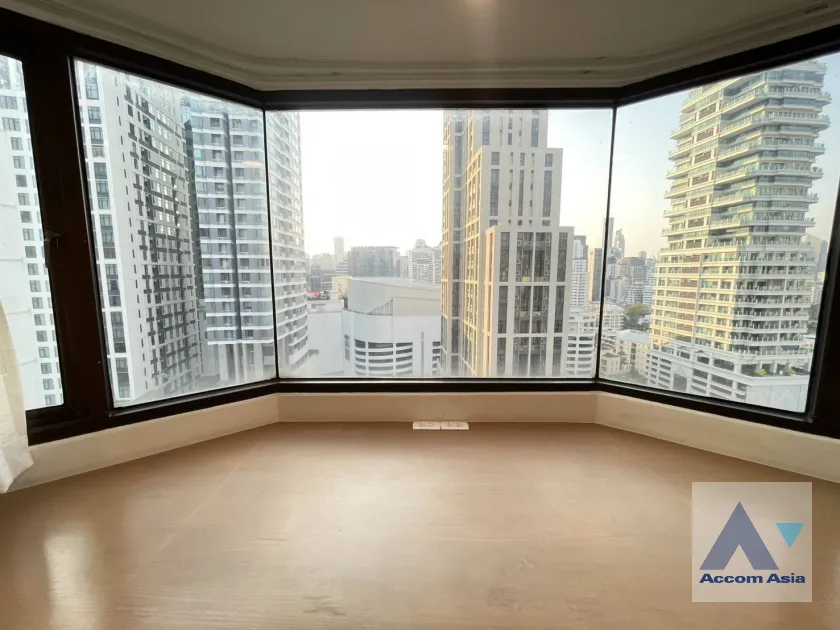 unit 3 Bedrooms  Condominium For Rent in Sukhumvit, Bangkok  near BTS Phrom Phong (AA32076)