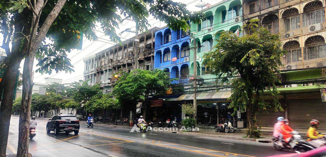  1  Shophouse For Sale in Sukhumvit ,Bangkok BTS Phra khanong AA32079