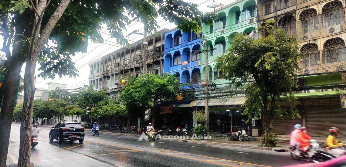  1  Shophouse For Sale in Sukhumvit ,Bangkok BTS Phra khanong AA32079