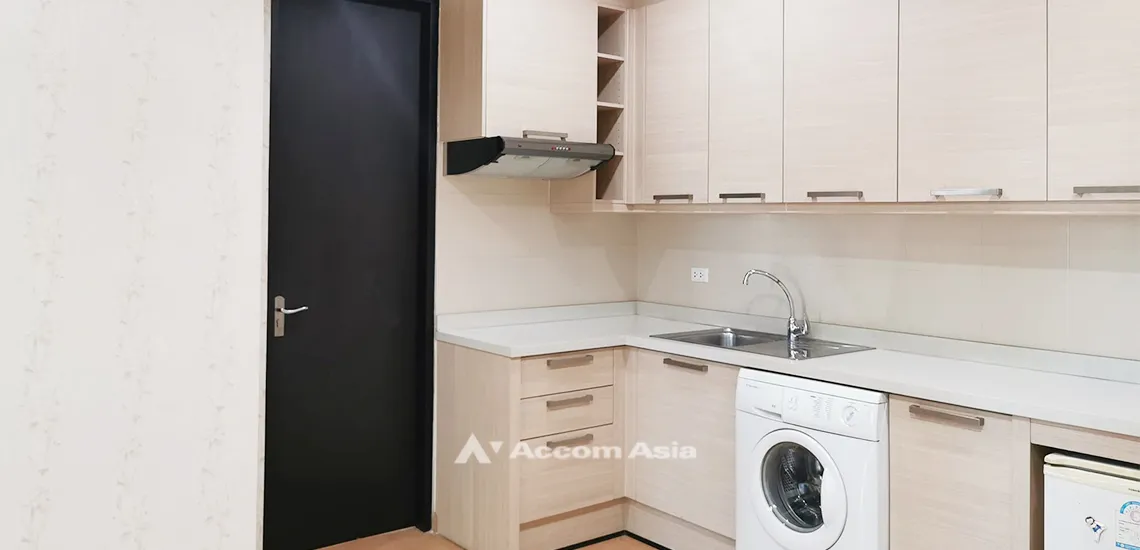 unit 1 Bedroom  Condominium For Sale in Ploenchit, Bangkok  near BTS Ratchathewi (AA32144)