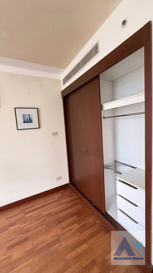 8  3 br Condominium For Sale in Ploenchit ,Bangkok BTS Ploenchit at All Seasons Mansion AA32150