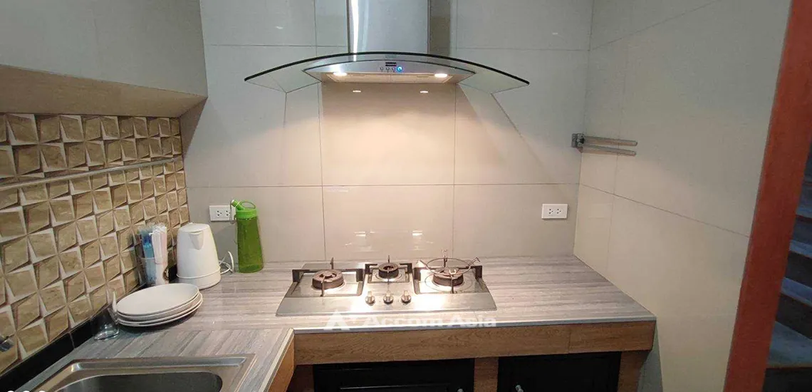 unit 2 Bedrooms  Townhouse For Rent in Sukhumvit, Bangkok  near BTS Thong Lo (AA32152)
