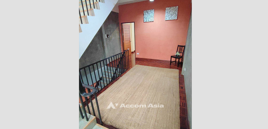 7  2 br Townhouse For Rent in Sukhumvit ,Bangkok BTS Thong Lo AA32152