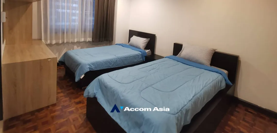 8  3 br Apartment For Rent in Sukhumvit ,Bangkok BTS Nana at Low rise and Peaceful AA32164