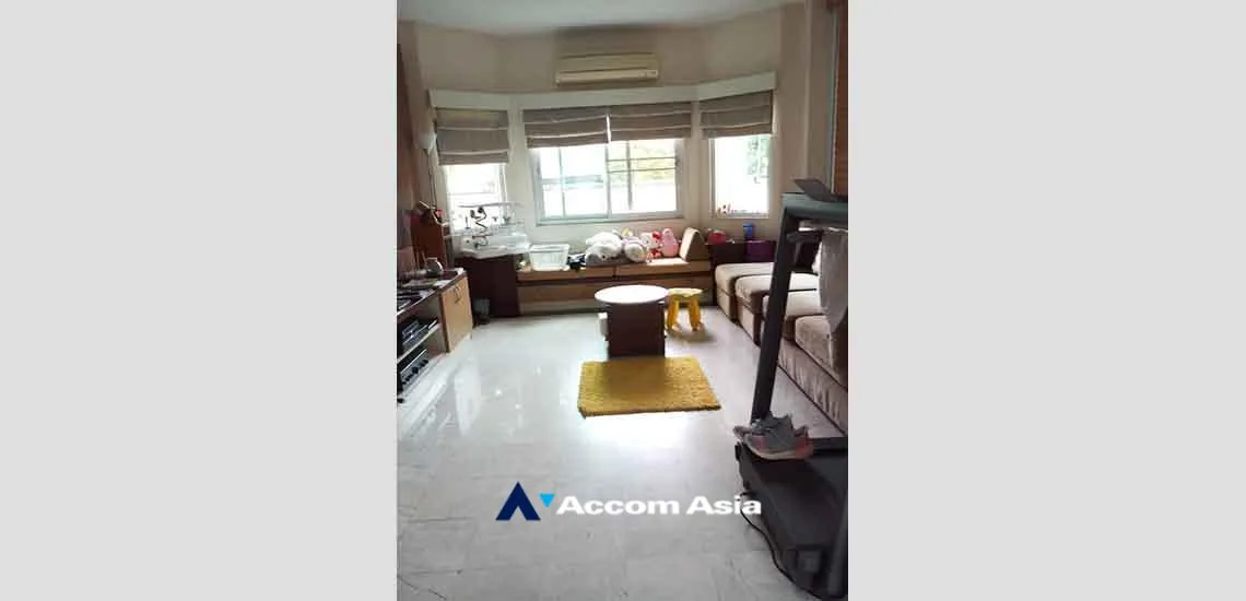 unit 3 Bedrooms  House For Rent in Ratchadaphisek, Bangkok  near ARL Ramkhamhaeng (AA32193)