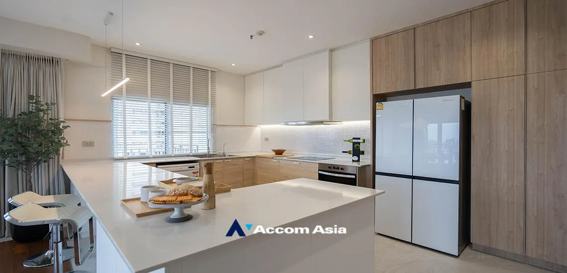 unit 3 Bedrooms  Condominium For Rent in Sathorn, Bangkok  near MRT Lumphini - BTS Sala Daeng (AA32201)