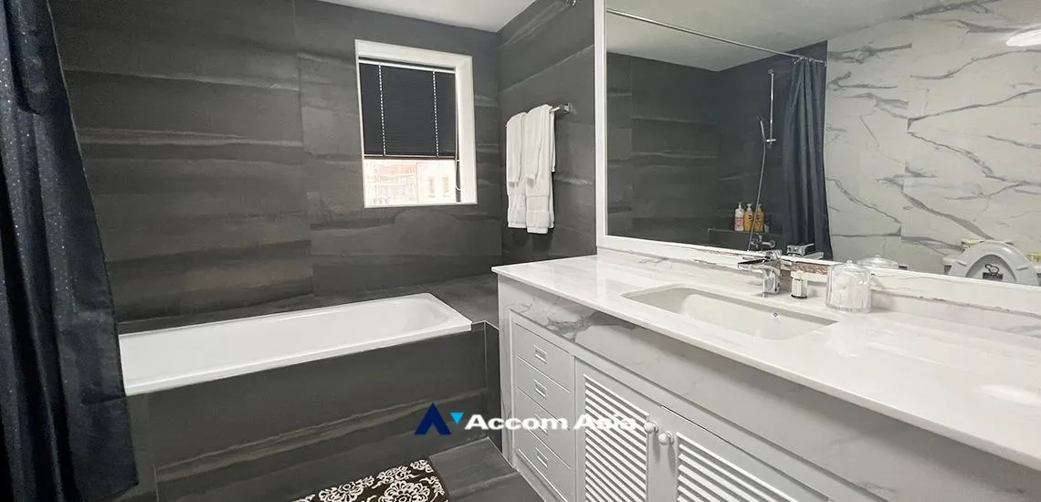 28  3 br Apartment for rent and sale in Ploenchit ,Bangkok BTS Chitlom at Heart of Langsuan - Privacy AA32211