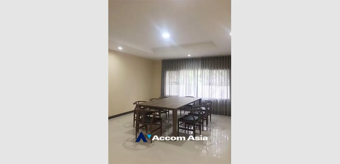 unit 4 Bedrooms  House For Rent in ,   (AA32240)