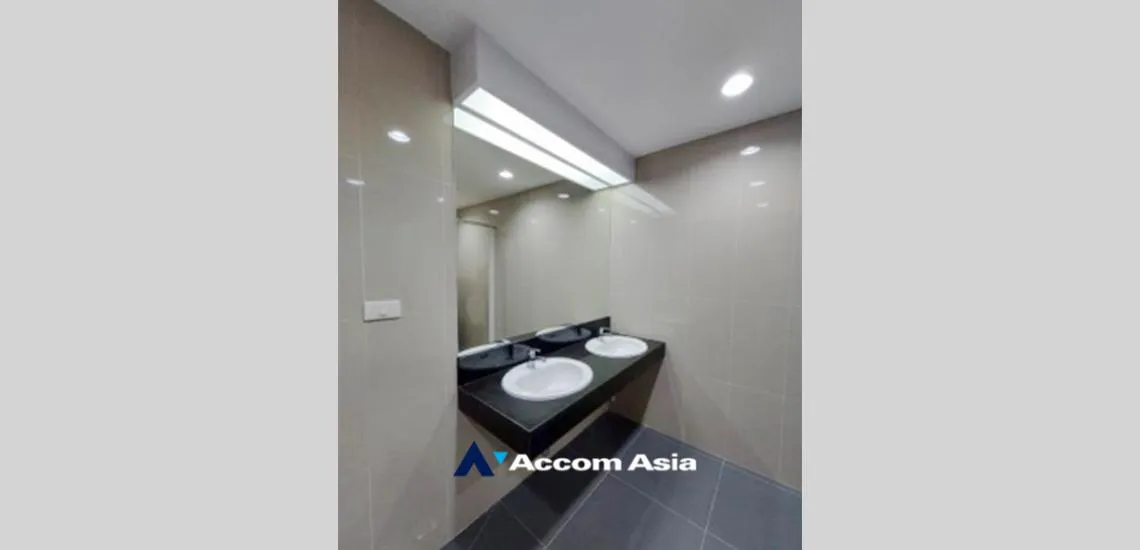  1  Studio Office Space For Rent in Silom ,Bangkok BTS Chong Nonsi at Sathorn Thani AA32260