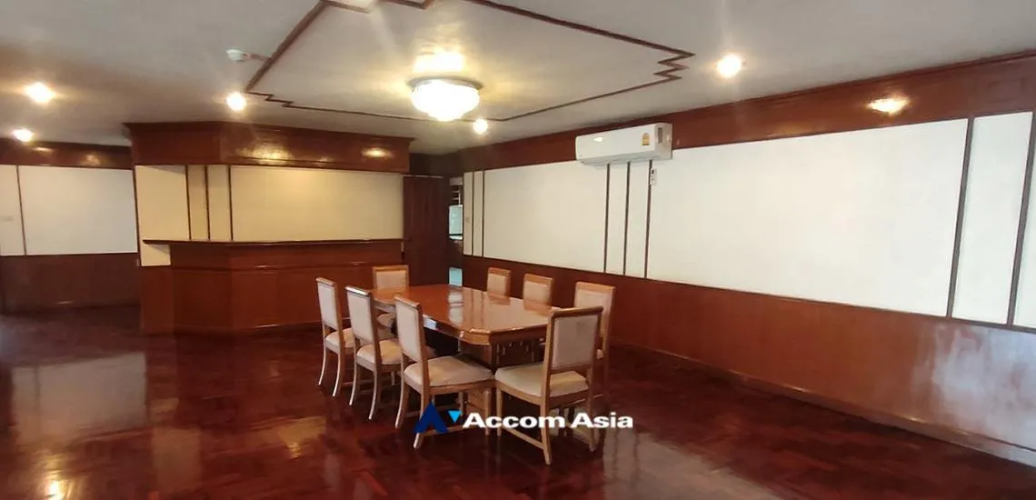 unitPet friendly |  3 Bedrooms  Apartment For Rent in Sukhumvit, Bangkok  near BTS Ekkamai (AA32266)