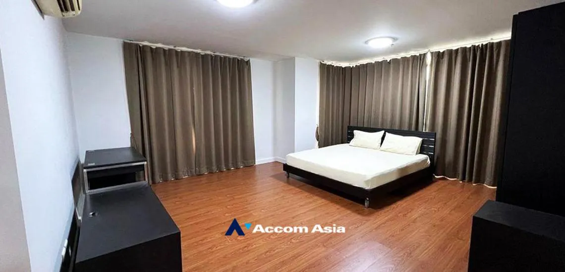 unit 3 Bedrooms  Condominium For Rent in Sukhumvit, Bangkok  near BTS Phrom Phong (AA32271)