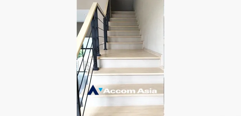 unit 3 Bedrooms  Townhouse For Sale in Pattanakarn, Bangkok  near ARL Ramkhamhaeng (AA32343)