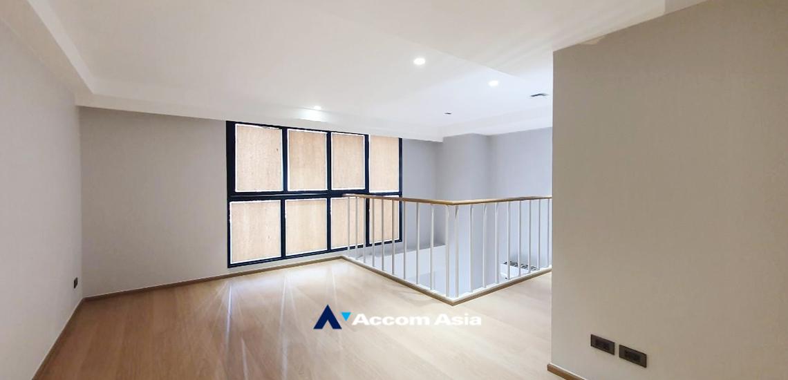 18  4 br Townhouse For Sale in Sukhumvit ,Bangkok BTS Thong Lo at New style premium with usable area AA32344