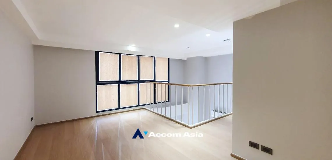 18  4 br Townhouse For Sale in Sukhumvit ,Bangkok BTS Thong Lo at New style premium with usable area AA32344