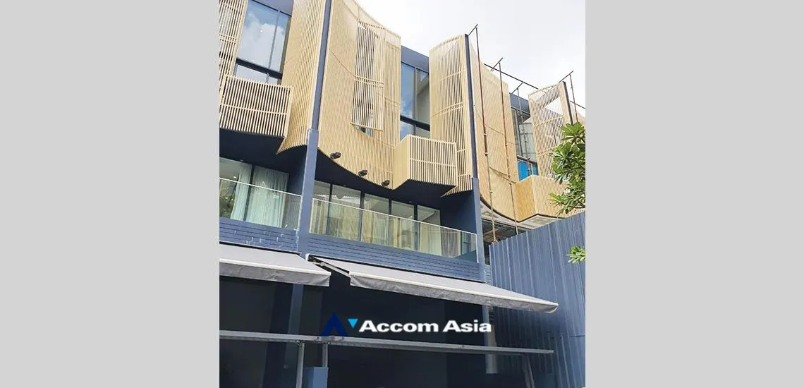  1  4 br Townhouse For Sale in Sukhumvit ,Bangkok BTS Thong Lo at New style premium with usable area AA32344