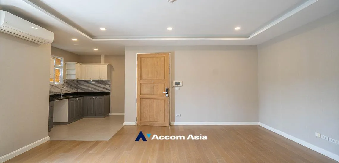 unit 2 Bedrooms  Condominium For Sale in Sukhumvit, Bangkok  near BTS Thong Lo (AA32380)