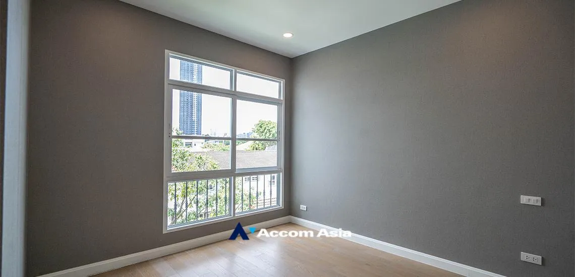 unit 1 Bedroom  Condominium For Sale in Sukhumvit, Bangkok  near BTS Thong Lo (AA32381)