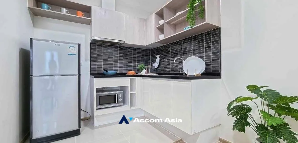 unitCorner Unit |  2 Bedrooms  Condominium For Sale in Ratchadaphisek, Bangkok  near MRT Sutthisan (AA32396)