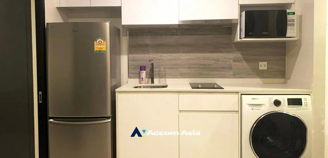 unit 1 Bedroom  Condominium For Sale in Ploenchit, Bangkok  near BTS Ploenchit (AA32417)