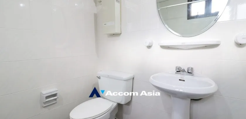 23  3 br Apartment for rent and sale in Sukhumvit ,Bangkok BTS Nana at Perfect for Pet lovers Apartment, near NIST Intl AA32481