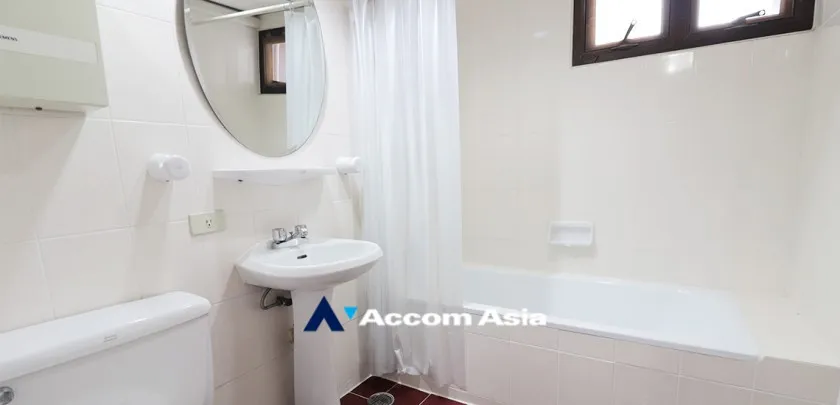24  3 br Apartment for rent and sale in Sukhumvit ,Bangkok BTS Nana at Perfect for Pet lovers Apartment, near NIST Intl AA32481