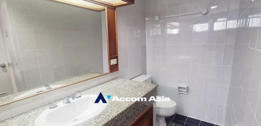 30  3 br Apartment for rent and sale in Sukhumvit ,Bangkok BTS Nana at Perfect for Pet lovers Apartment, near NIST Intl AA32481