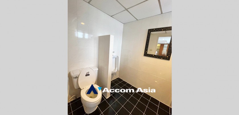 7  2 br Apartment For Rent in Sukhumvit ,Bangkok BTS Nana at Perfect for Pet lovers Apartment, near NIST Intl AA32482