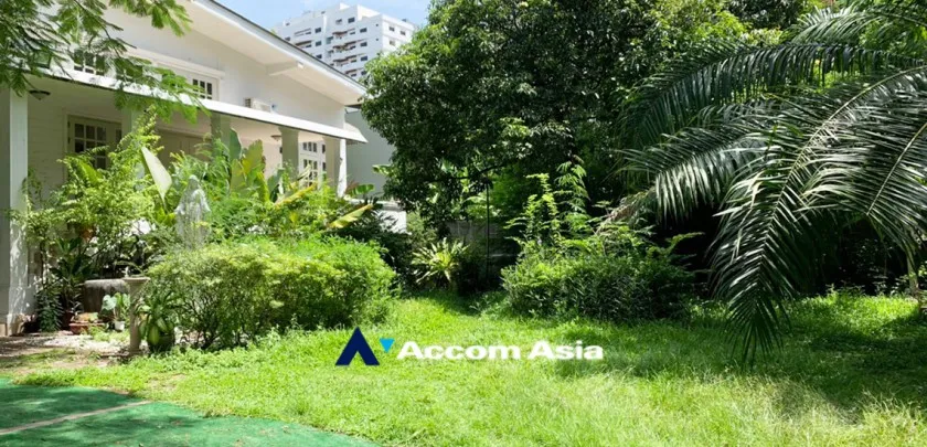 unitPet friendly |  3 Bedrooms  House For Sale in Sukhumvit, Bangkok  near BTS Ekkamai (AA32483)