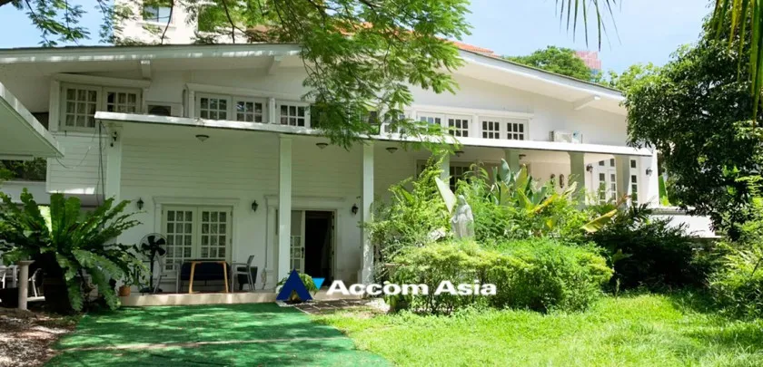 unitPet friendly |  3 Bedrooms  House For Sale in Sukhumvit, Bangkok  near BTS Ekkamai (AA32483)