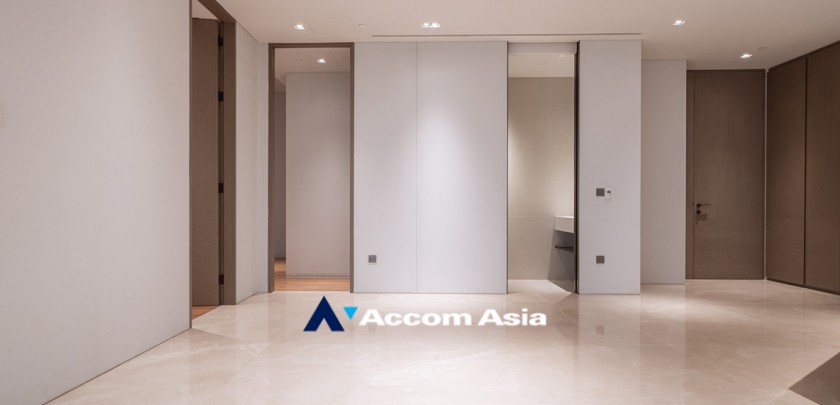 11  3 br Condominium For Sale in Charoen Nakhon ,Bangkok BTS Krung Thon Buri at Banyan Tree Residences Riverside AA32487