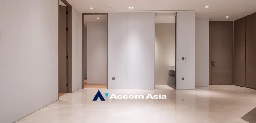 11  3 br Condominium For Sale in Charoen Nakhon ,Bangkok BTS Krung Thon Buri at Banyan Tree Residences Riverside AA32487