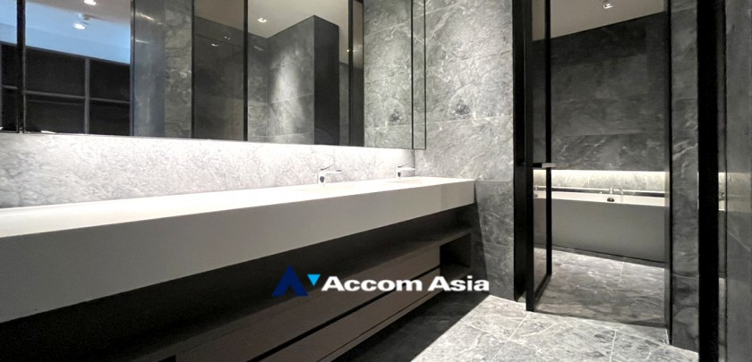 15  3 br Condominium For Sale in Charoen Nakhon ,Bangkok BTS Krung Thon Buri at Banyan Tree Residences Riverside AA32487