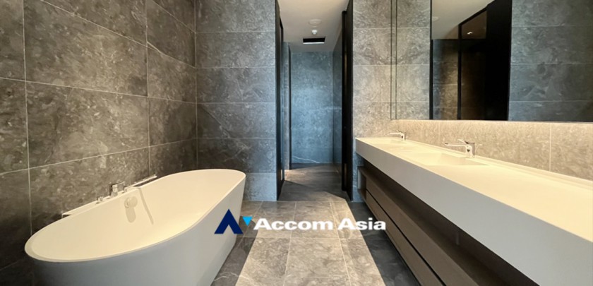 15  2 br Condominium For Sale in Charoen Nakhon ,Bangkok BTS Krung Thon Buri at Banyan Tree Residences Riverside AA32489