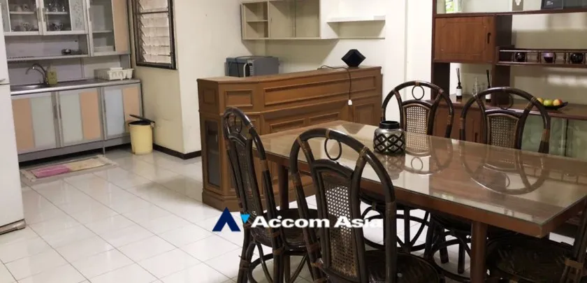 4  2 br House For Rent in Sukhumvit ,Bangkok BTS Nana at House in Compound Sukhumvit 7 AA32510