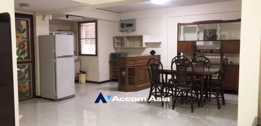 unit 2 Bedrooms  House For Rent in Sukhumvit, Bangkok  near BTS Nana (AA32510)