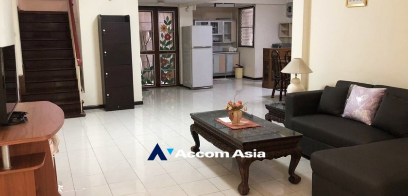  1  2 br House For Rent in Sukhumvit ,Bangkok BTS Nana at House in Compound Sukhumvit 7 AA32510