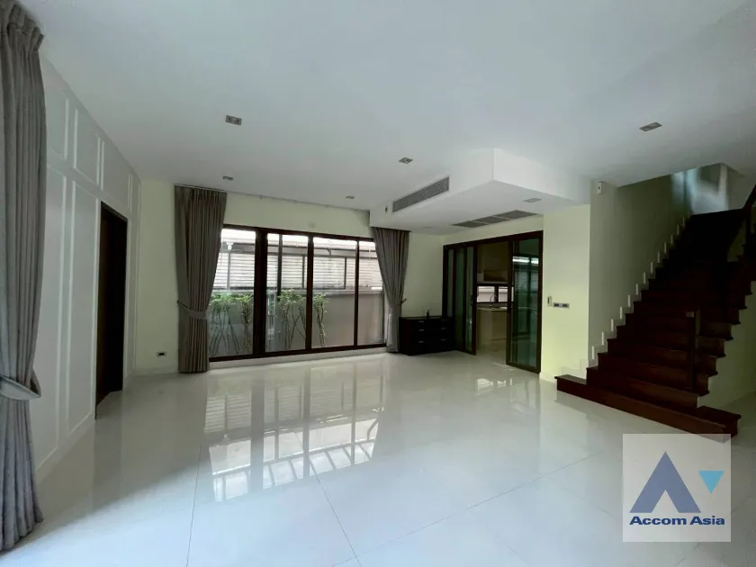 unitPet friendly |  5 Bedrooms  House For Rent in Lat Phrao, Bangkok  (AA32527)