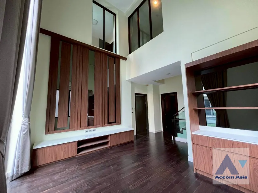 unitPet friendly |  5 Bedrooms  House For Rent in Lat Phrao, Bangkok  (AA32527)