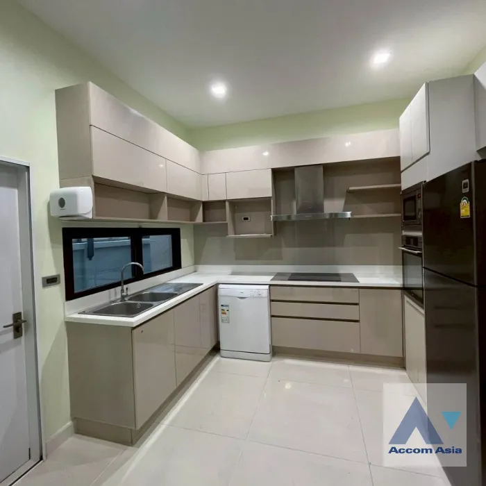 unitPet friendly |  5 Bedrooms  House For Rent in Lat Phrao, Bangkok  (AA32527)