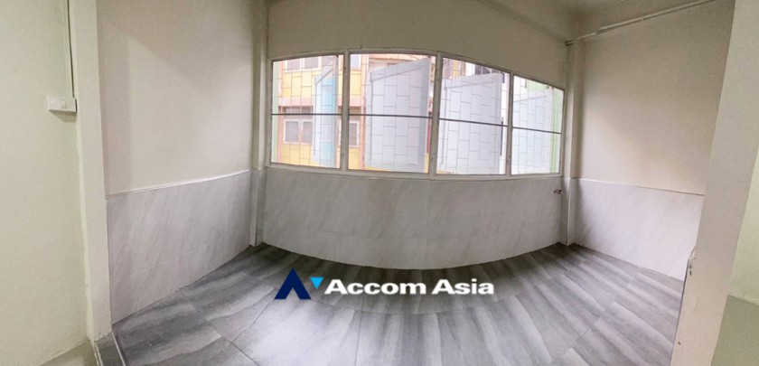 8  3 br Townhouse for rent and sale in Sathorn ,Bangkok BTS Saphan Taksin AA32544