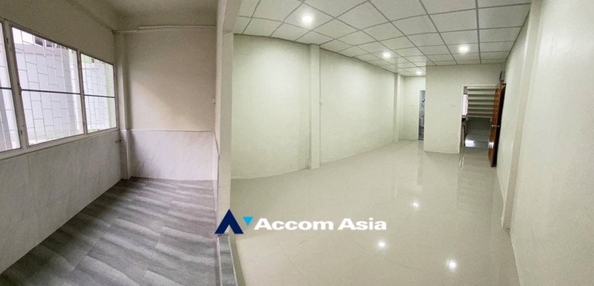 5  3 br Townhouse for rent and sale in Sathorn ,Bangkok BTS Saphan Taksin AA32544