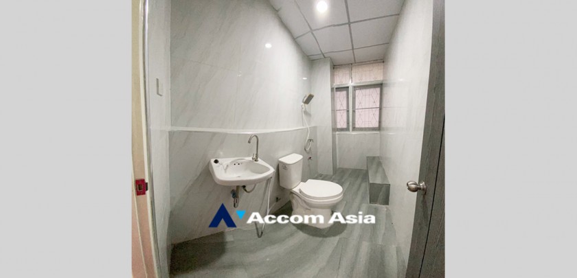 9  3 br Townhouse for rent and sale in Sathorn ,Bangkok BTS Saphan Taksin AA32544