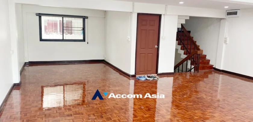  1  3 br Townhouse For Rent in Sukhumvit ,Bangkok BTS Phrom Phong AA32609