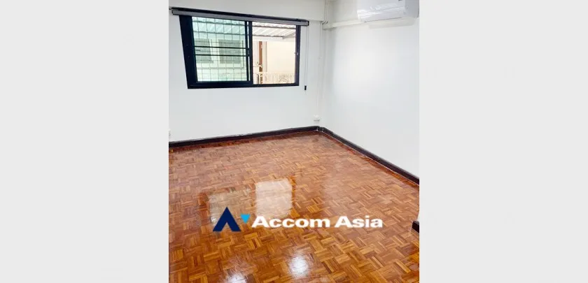 4  3 br Townhouse For Rent in Sukhumvit ,Bangkok BTS Phrom Phong AA32609