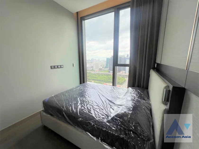 9  2 br Condominium For Rent in Ratchadaphisek ,Bangkok MRT Phetchaburi at The Esse At Singha Complex AA32617