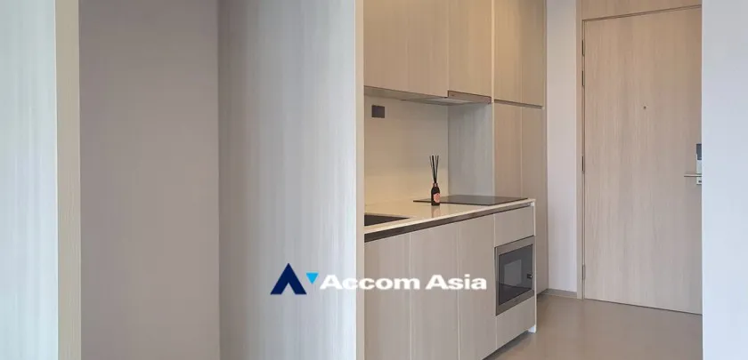 unit 2 Bedrooms  Condominium For Sale in Sukhumvit, Bangkok  near BTS Ekkamai (AA32623)